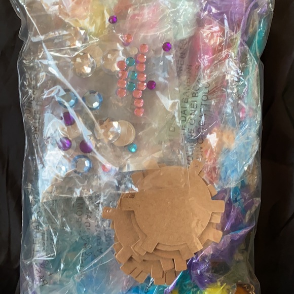 Bag of Assorted Jewelry/ Arts & Crafts Items - Picture 10 of 10